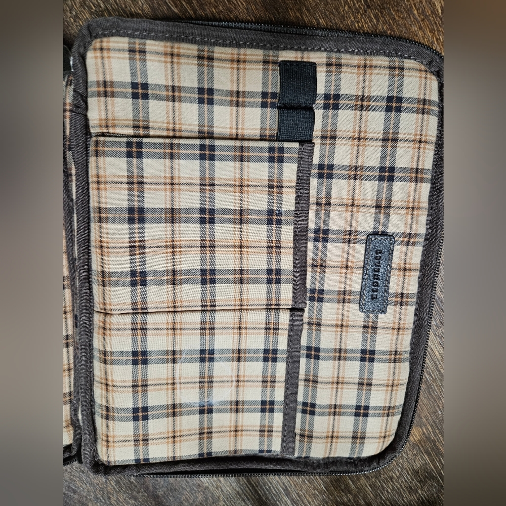 Levenger Bomber Jacket Leather Tech Case.